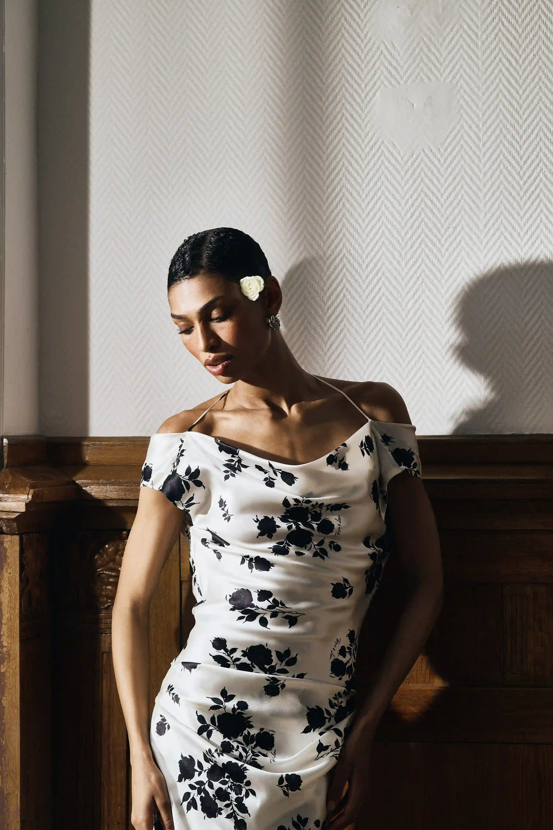 Lucy maxi, maxi dress made of ivory satin with floral print