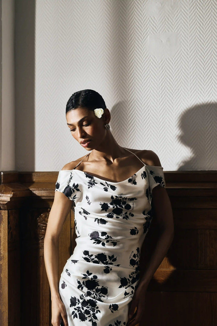 Lucy maxi, maxi dress made of ivory satin with floral print