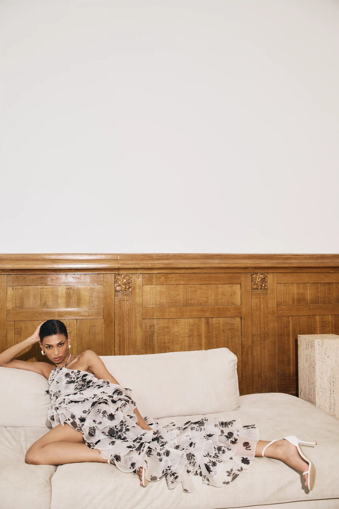 Dakota maxi, maxi dress made of ivory organza with a large floral print and a rose