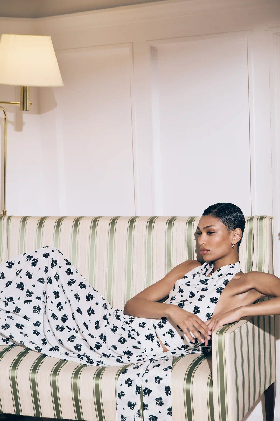 Eliana, top made of ivory crepe de chine with floral print