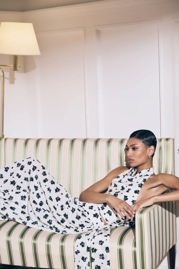 Eliana, top made of ivory crepe de chine with floral print