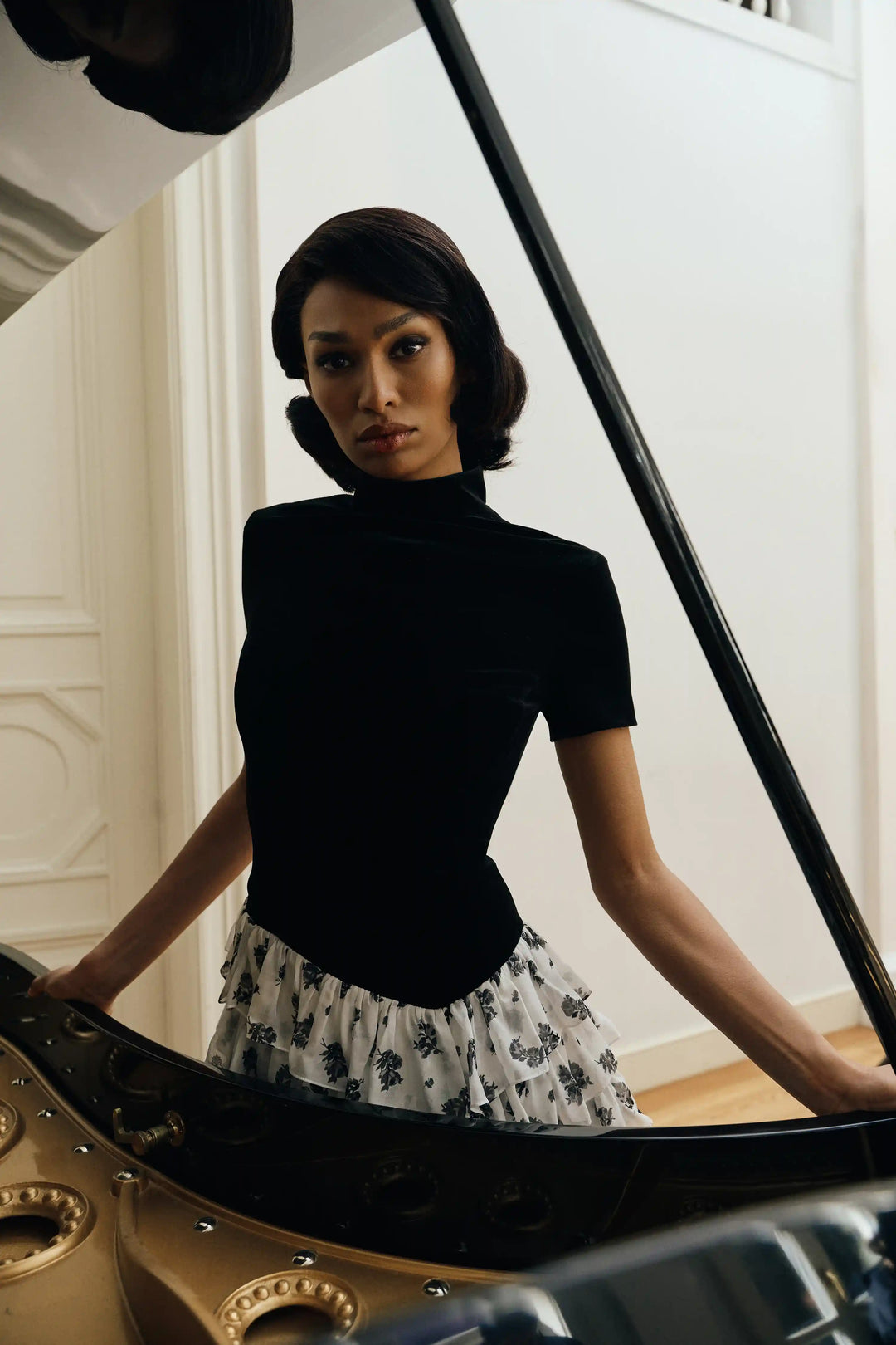 Sona, mini dress made of black velvet with a skirt of ivory chiffon with a floral print