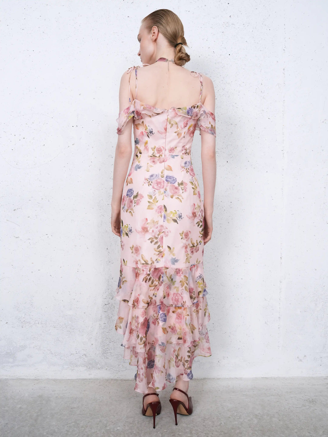 Monika midi, midi dress in light pink chiffon with a floral print