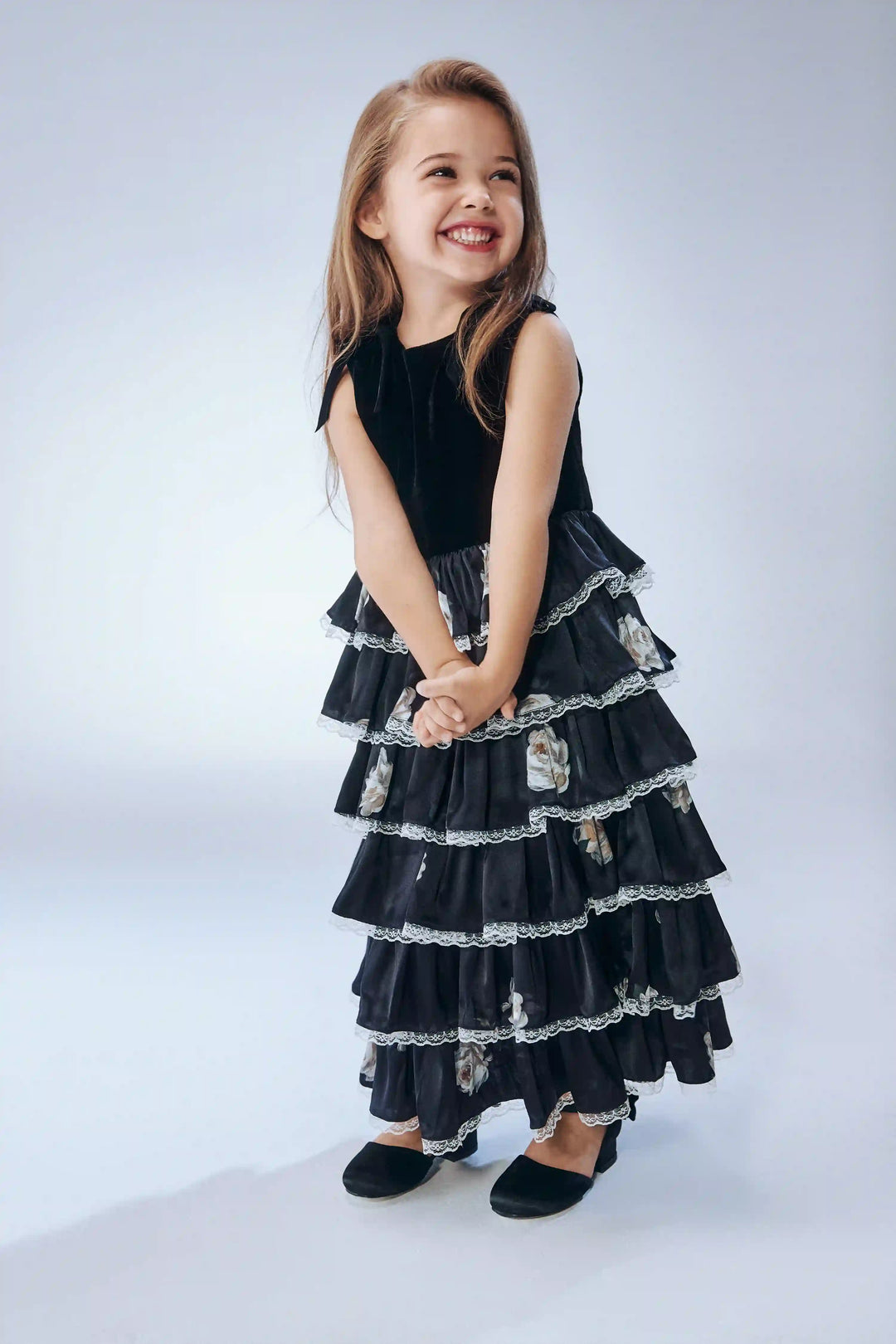 Ava no sleeves, children’s dress made of velvet and black satin with a floral print