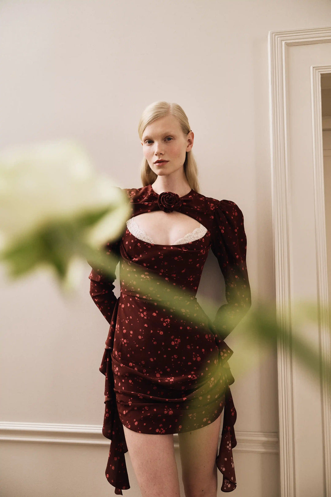 Macy, mini dress made of burgundy crepe de chine with a floral print
