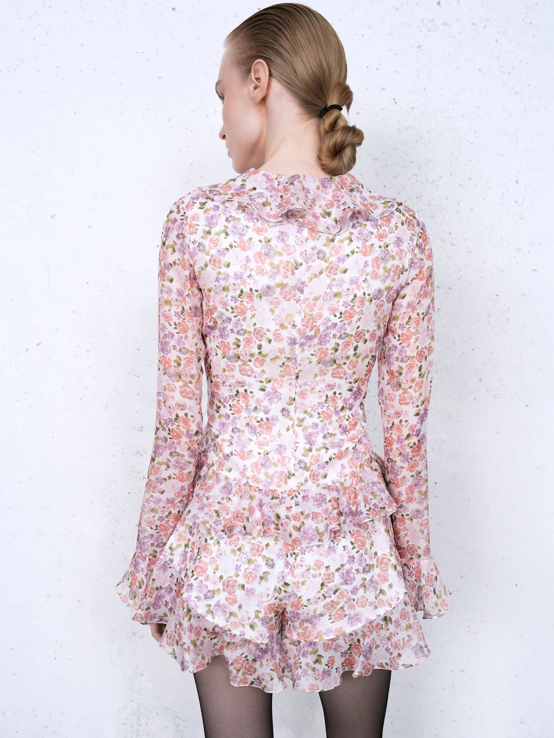 Ruzana, blouse with sleeves and ruffles in milky chiffon with a floral print