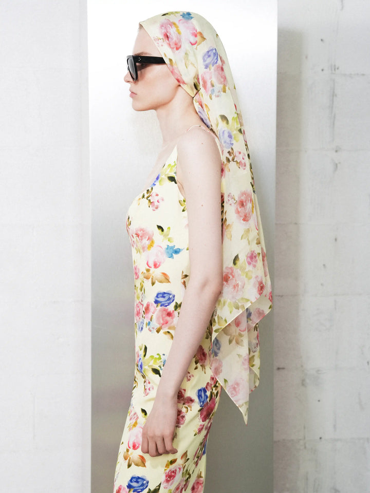 Leticia, scarf in pale yellow chiffon with a floral print