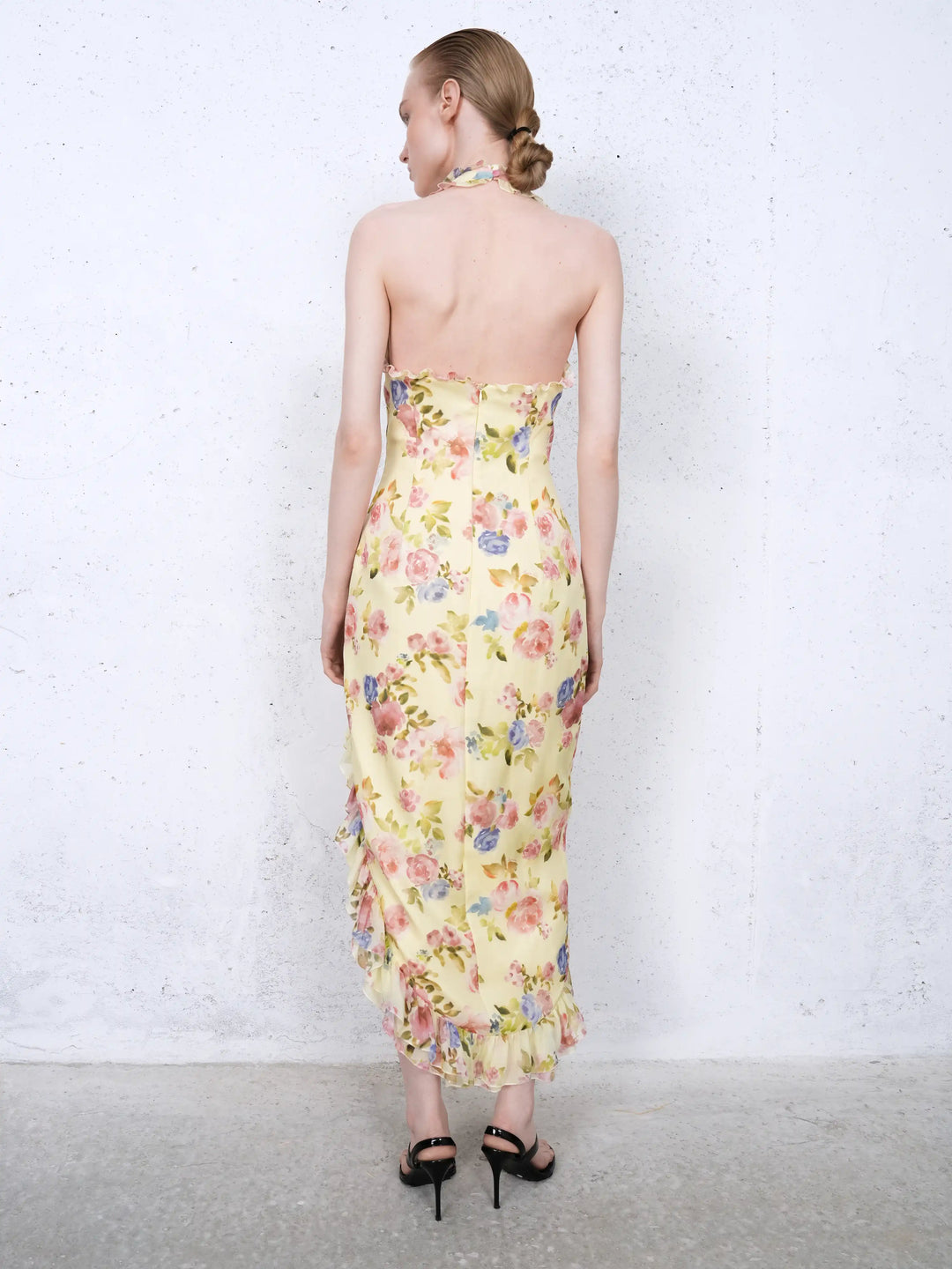 Quora midi, midi dress in pale yellow chiffon with a floral print