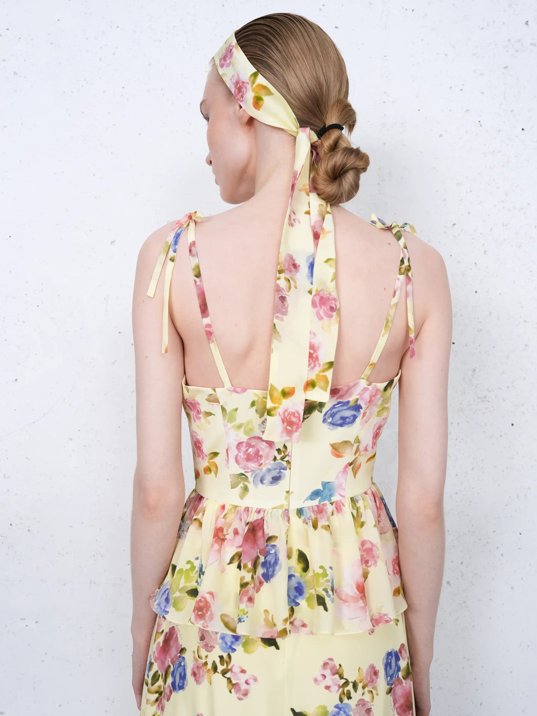 Perla midi, midi dress in pale yellow crepe de chine with a floral print