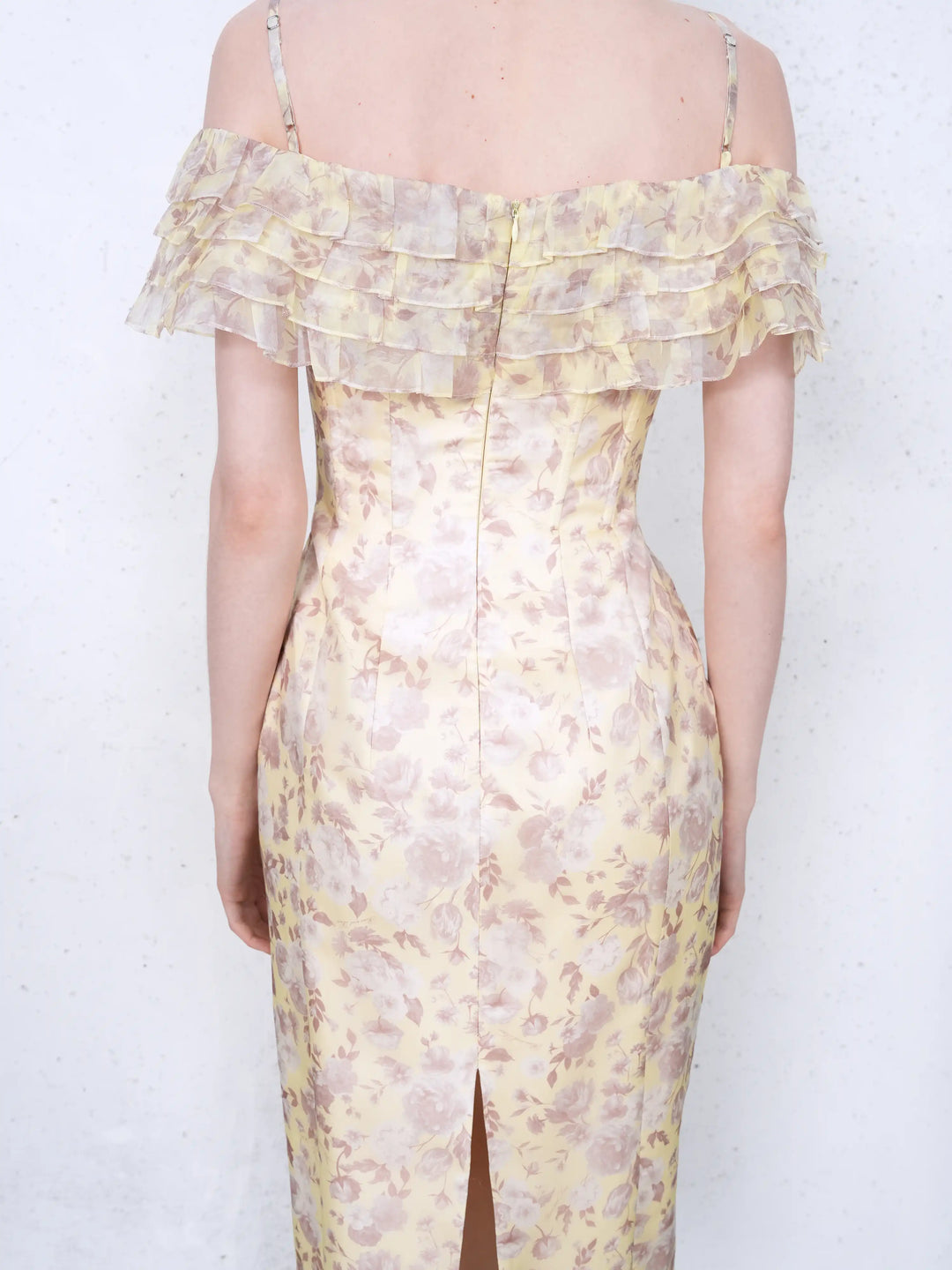 May midi, midi dress in yellow organza with a floral print, ruffles, and a rose detail