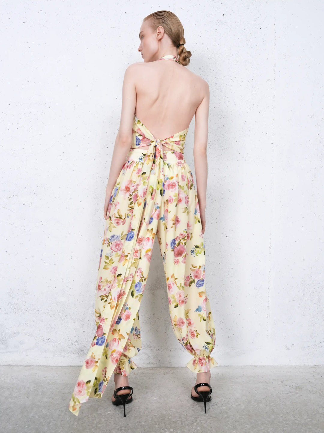 Evie frill, trousers in pale yellow crepe de chine with a floral print
