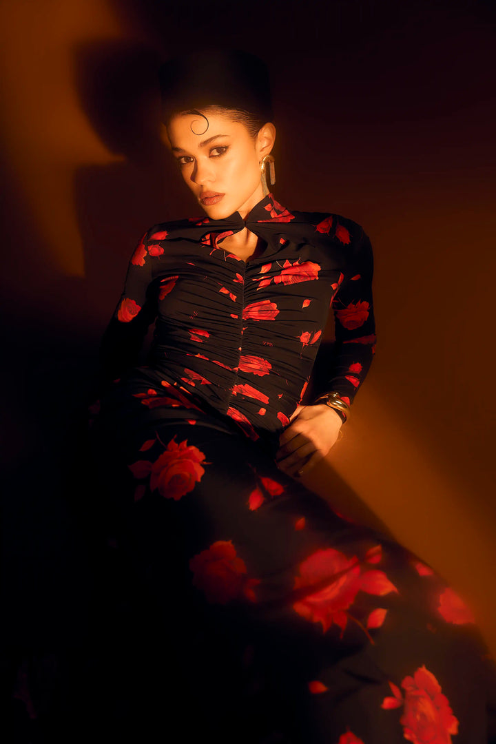 Madiya maxi, black biflex maxi dress with long sleeves and a floral print