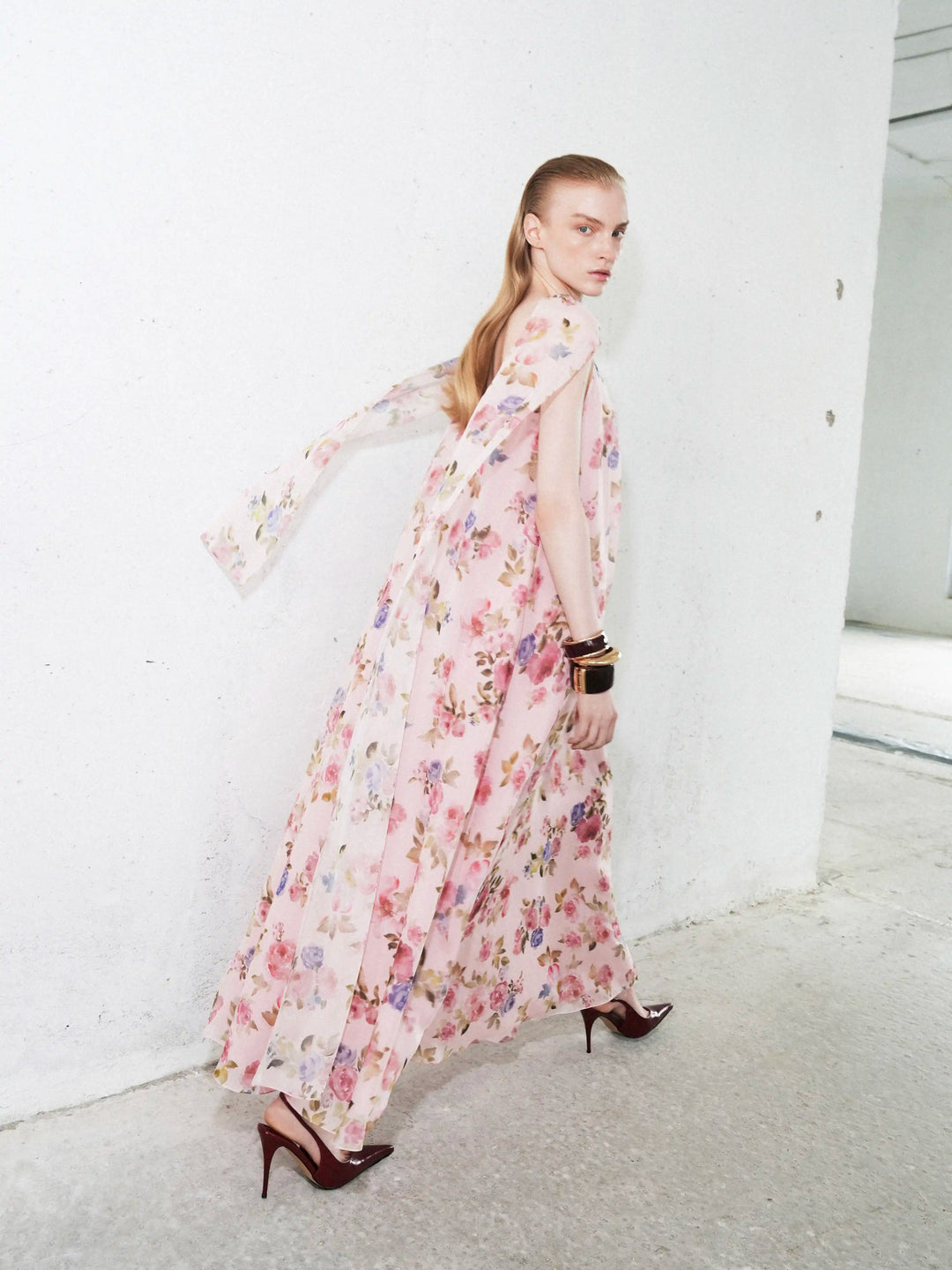 Karine maxi, strappy maxi dress in light pink chiffon with a floral print