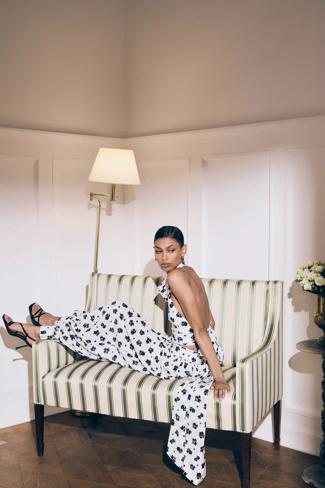 Evie, pants made of ivory crepe de chine with floral print