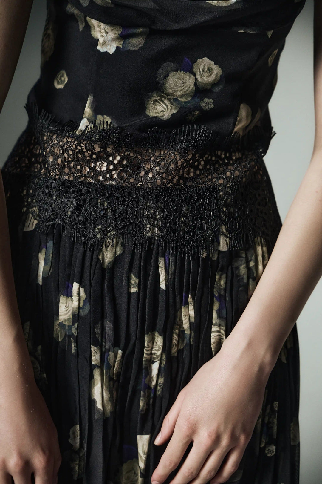 Iya, maxi skirt made of black chiffon with floral print