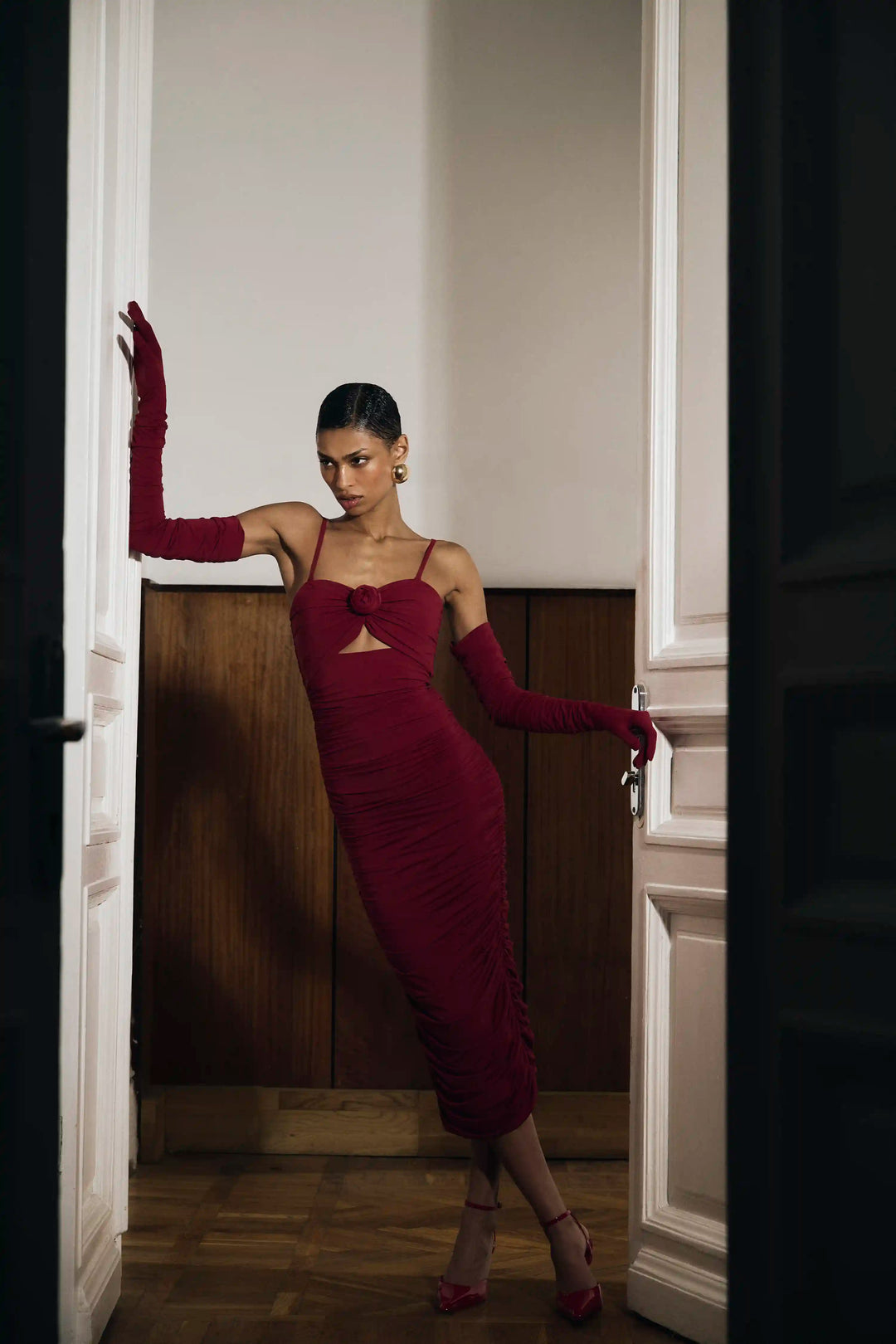 Nicole, midi dress made of burgundy biflex with a rose