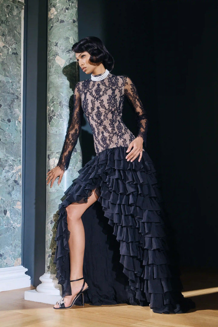 Stella maxi, maxi dress made of black lace with a skirt of black chiffon