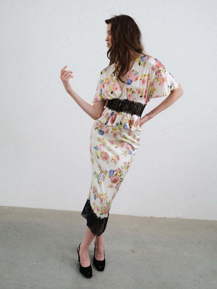 Yasmine, top in black satin with a floral print and lace trim