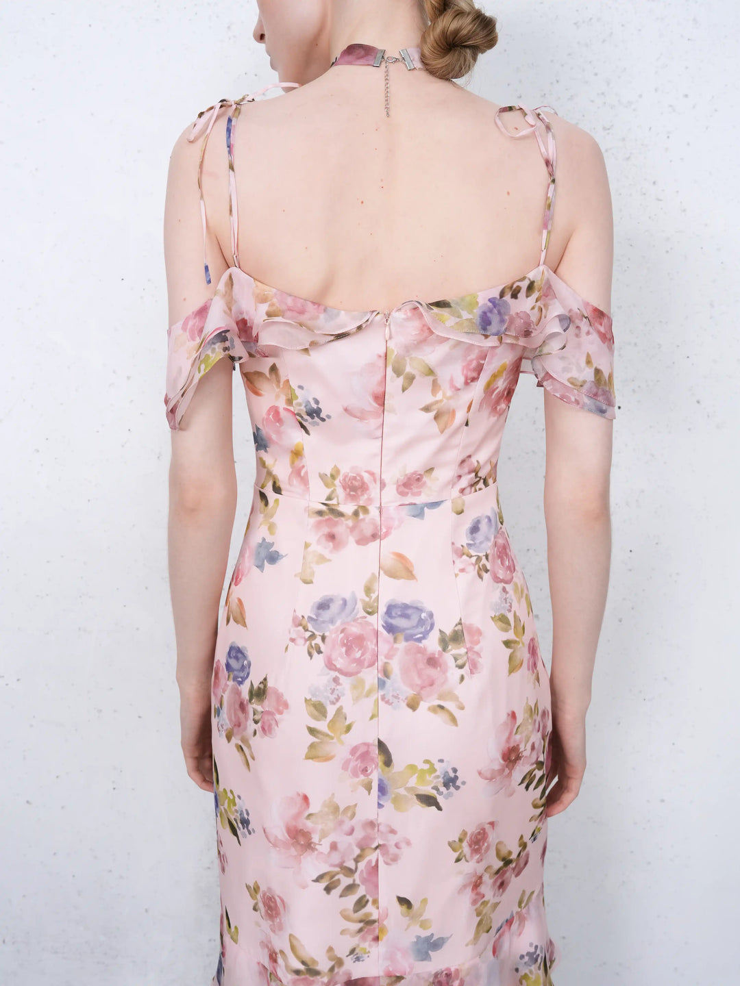 Monika midi, midi dress in light pink chiffon with a floral print