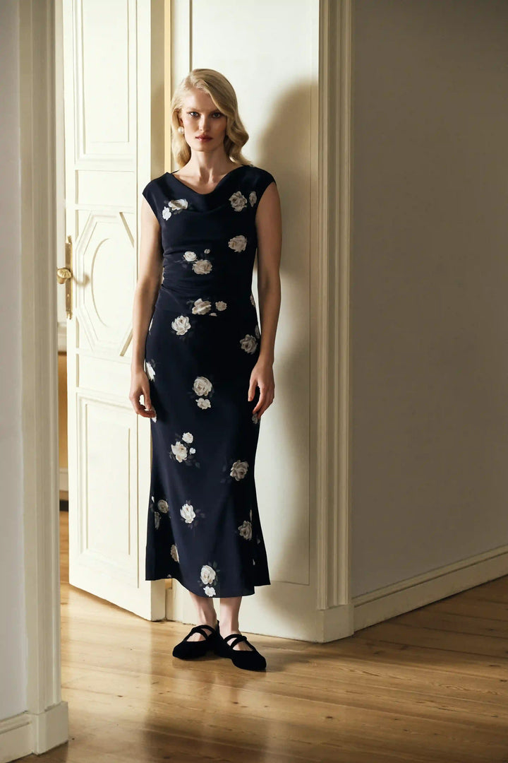 Lucy top, top made of black crepe de chine with floral print