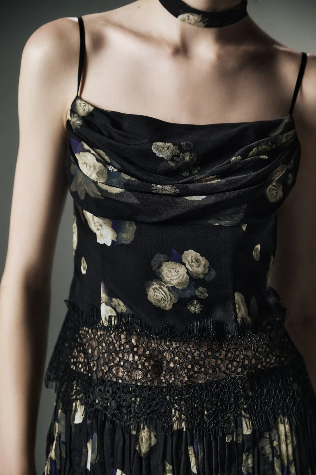 Cassie, top made of black chiffon with floral print and with lace trim