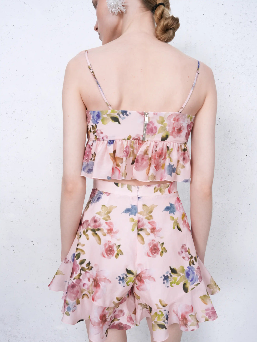 Audrie, shorts with ruffles in light pink batiste with a floral print