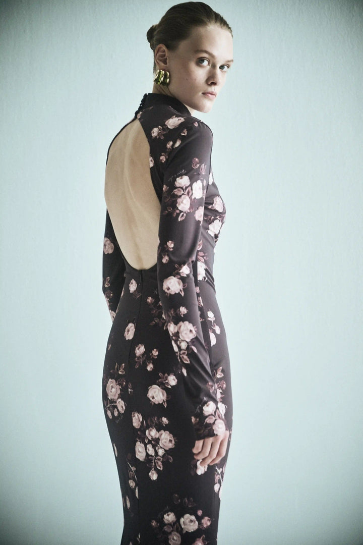 Muna maxi, maxi dress with long sleeves made of chocolate biflex with floral print