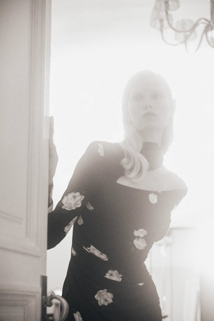 Jennifer midi, midi dress with long sleeves made of black biflex with floral print