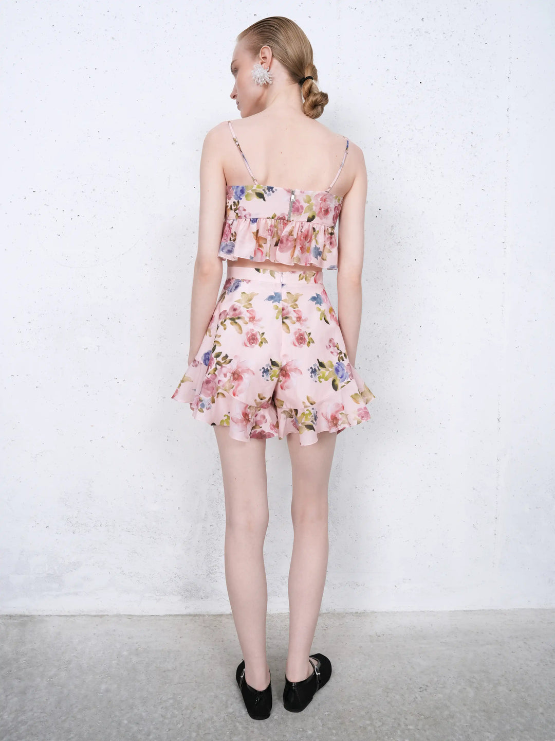 Willow top, top in light pink batiste with a floral print