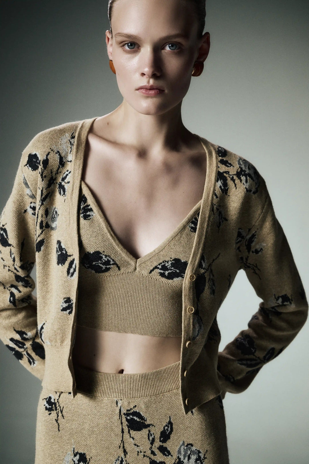 Heather-Dorothy, knitted set made of beige cotton with floral print