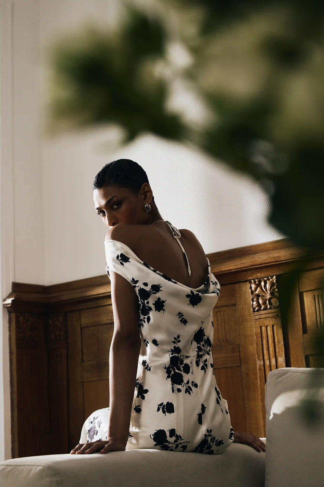 Lucy maxi, maxi dress made of ivory satin with floral print