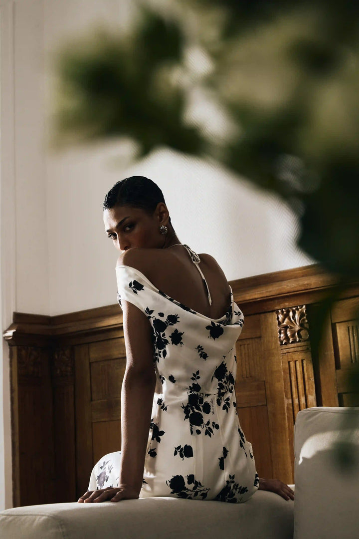 Lucy maxi, maxi dress made of ivory satin with floral print