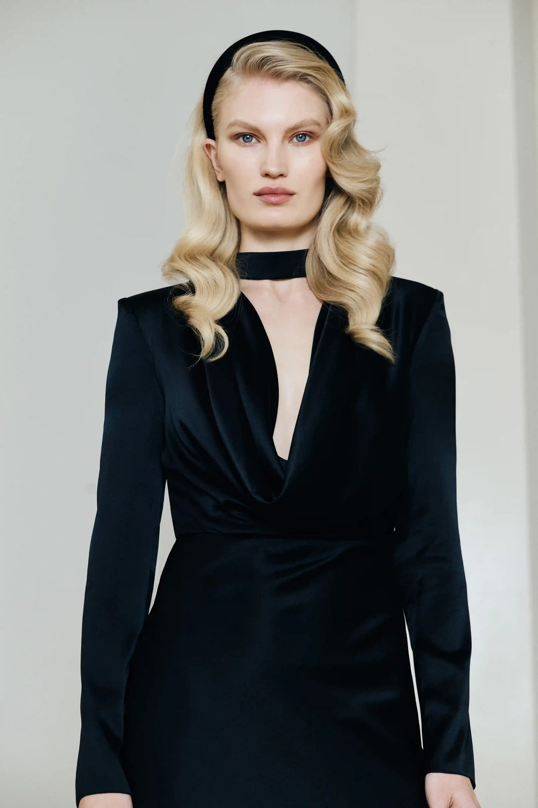 Emma, maxi dress with long sleeves and a satin choker