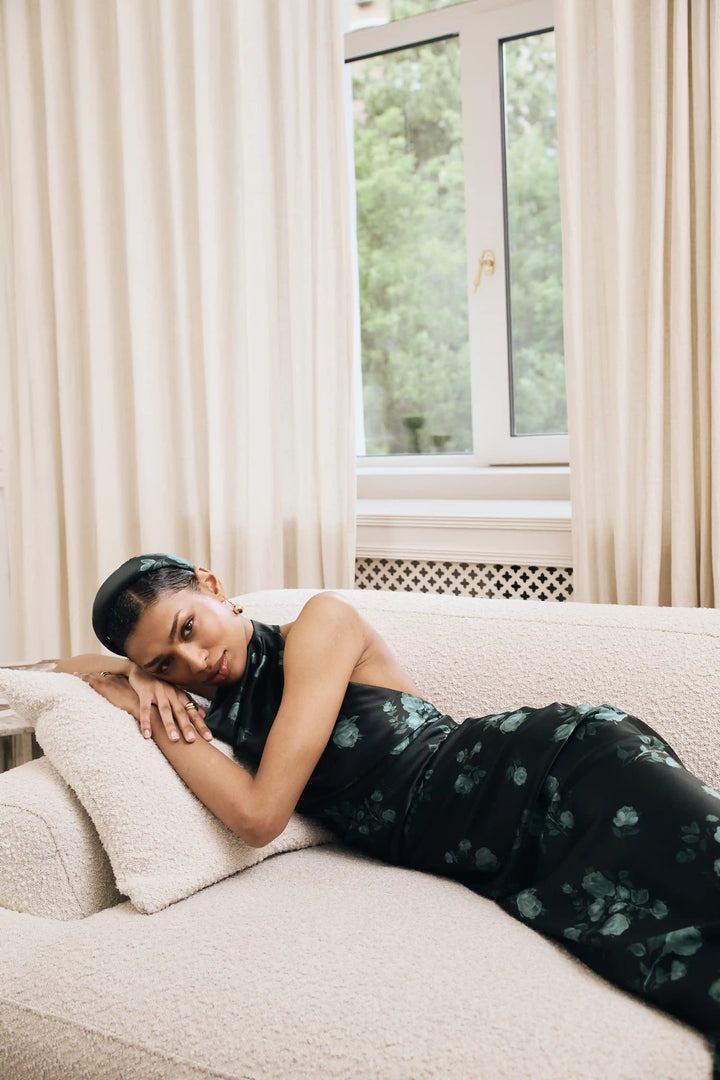 Esty maxi, maxi dress made of dark green satin with a floral print