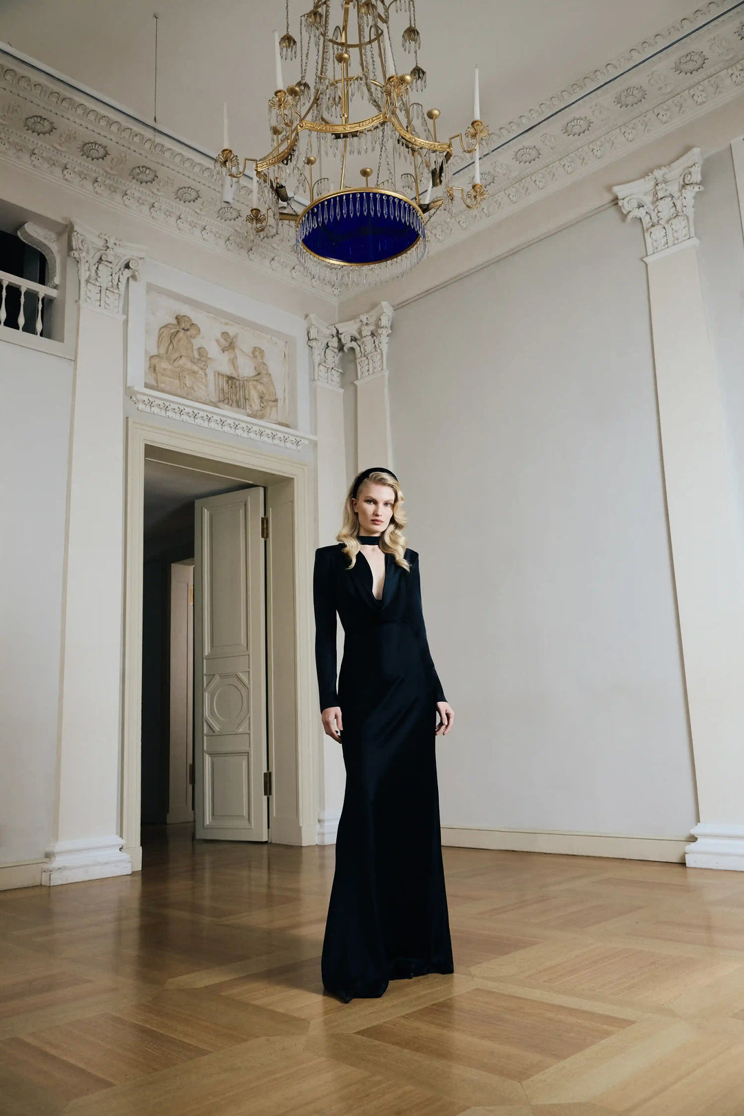 Emma, maxi dress with long sleeves and a satin choker