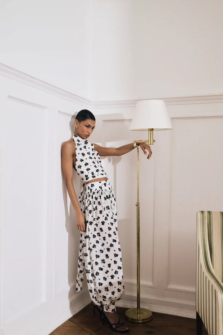 Evie, pants made of ivory crepe de chine with floral print