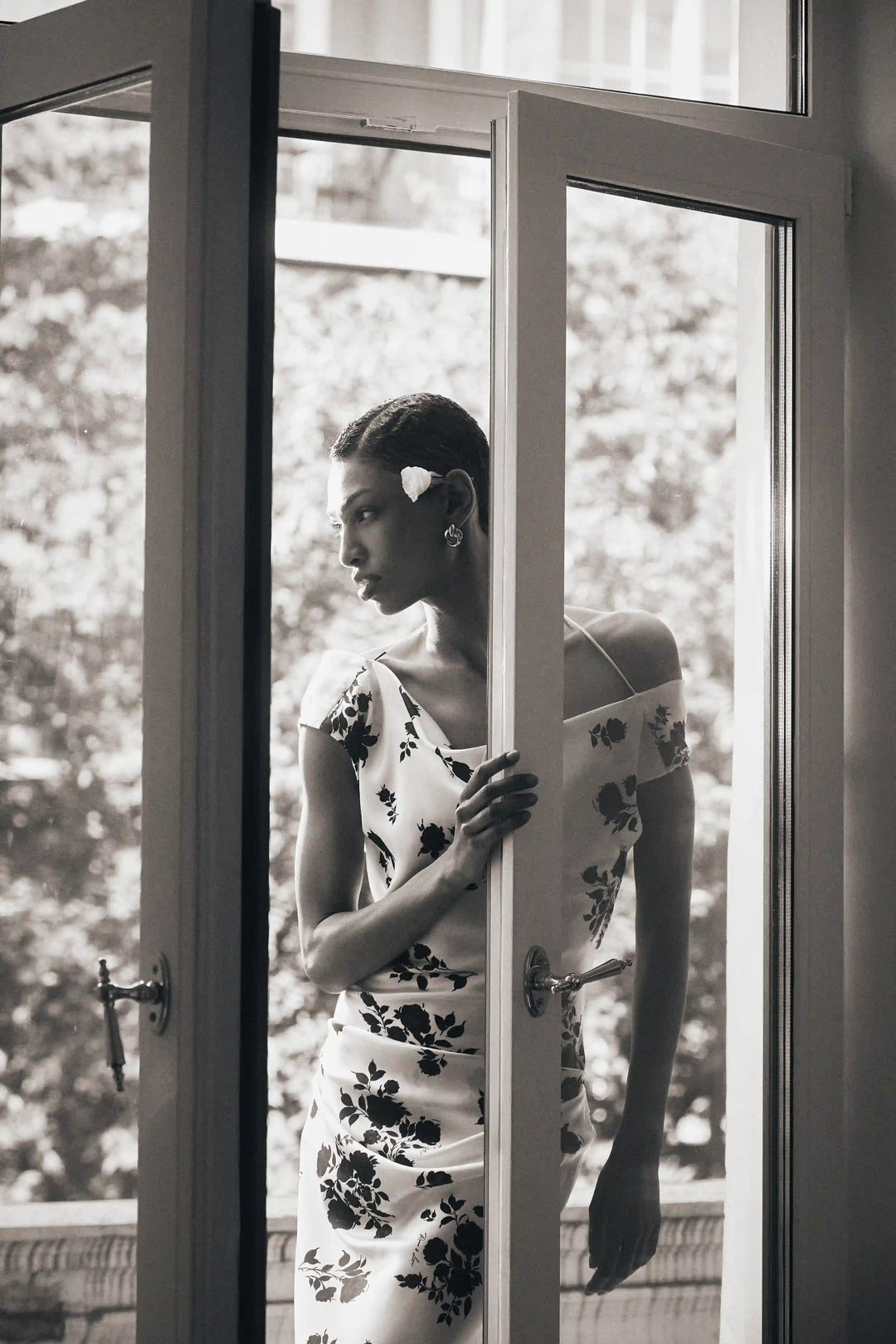 Lucy maxi, maxi dress made of ivory satin with floral print