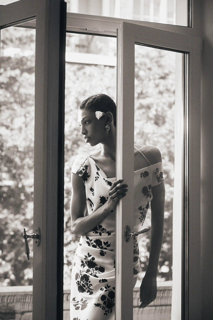 Lucy maxi, maxi dress made of ivory satin with floral print