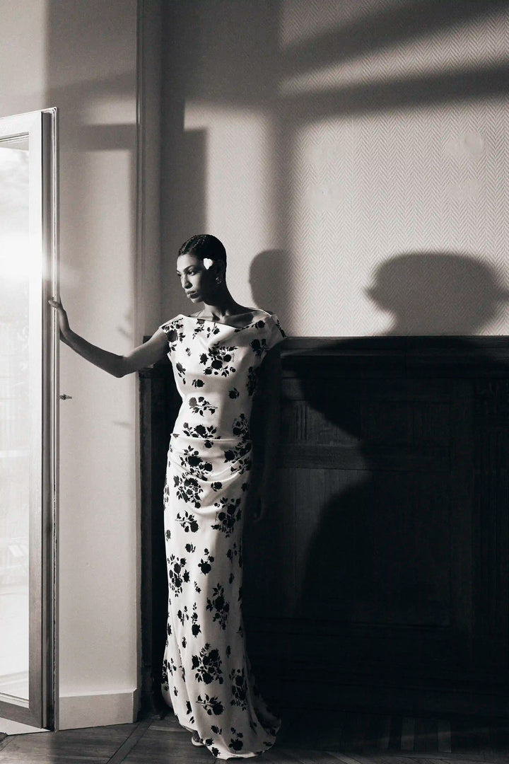 Lucy maxi, maxi dress made of ivory satin with floral print