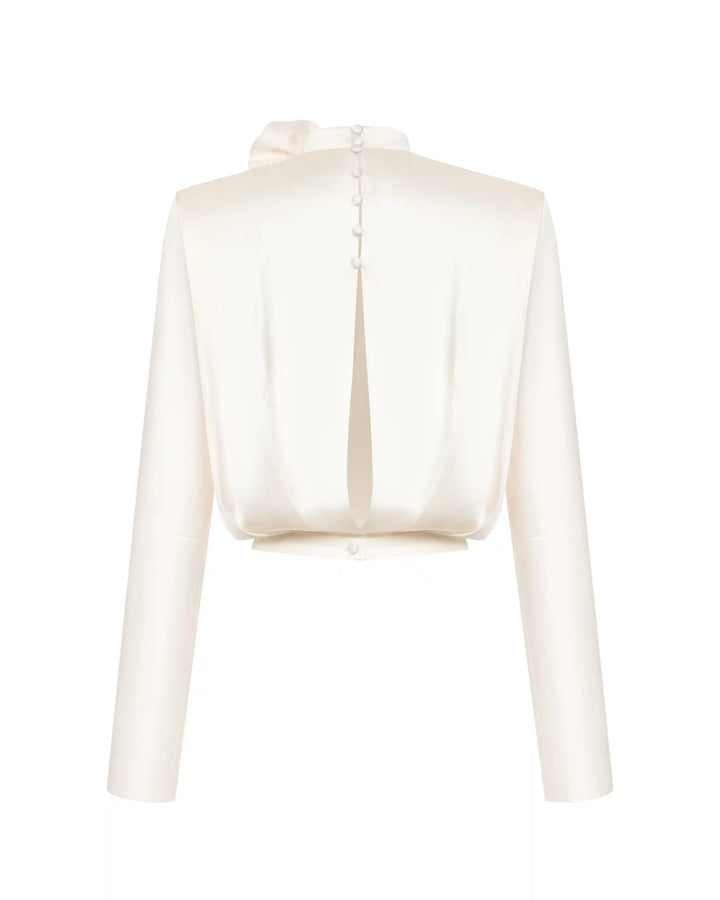 Jasmine top, top with long sleeves and a choker made of ivory satin