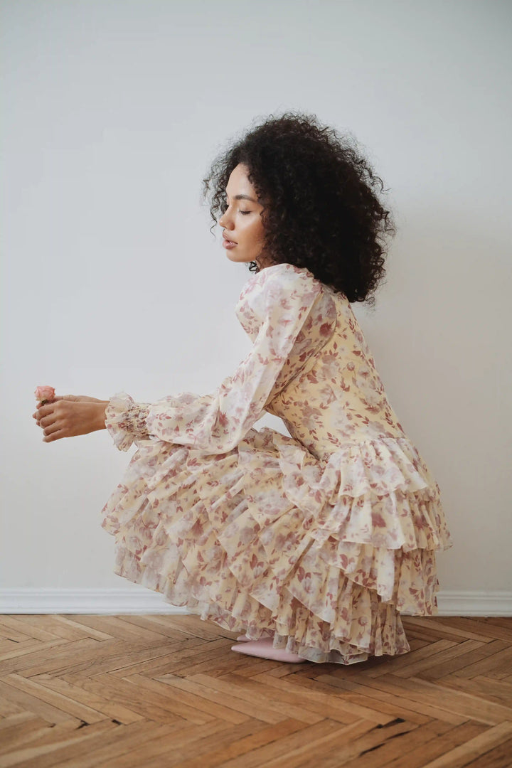 Valerie midi, midi dress made of yellow chiffon with small light pink flowers