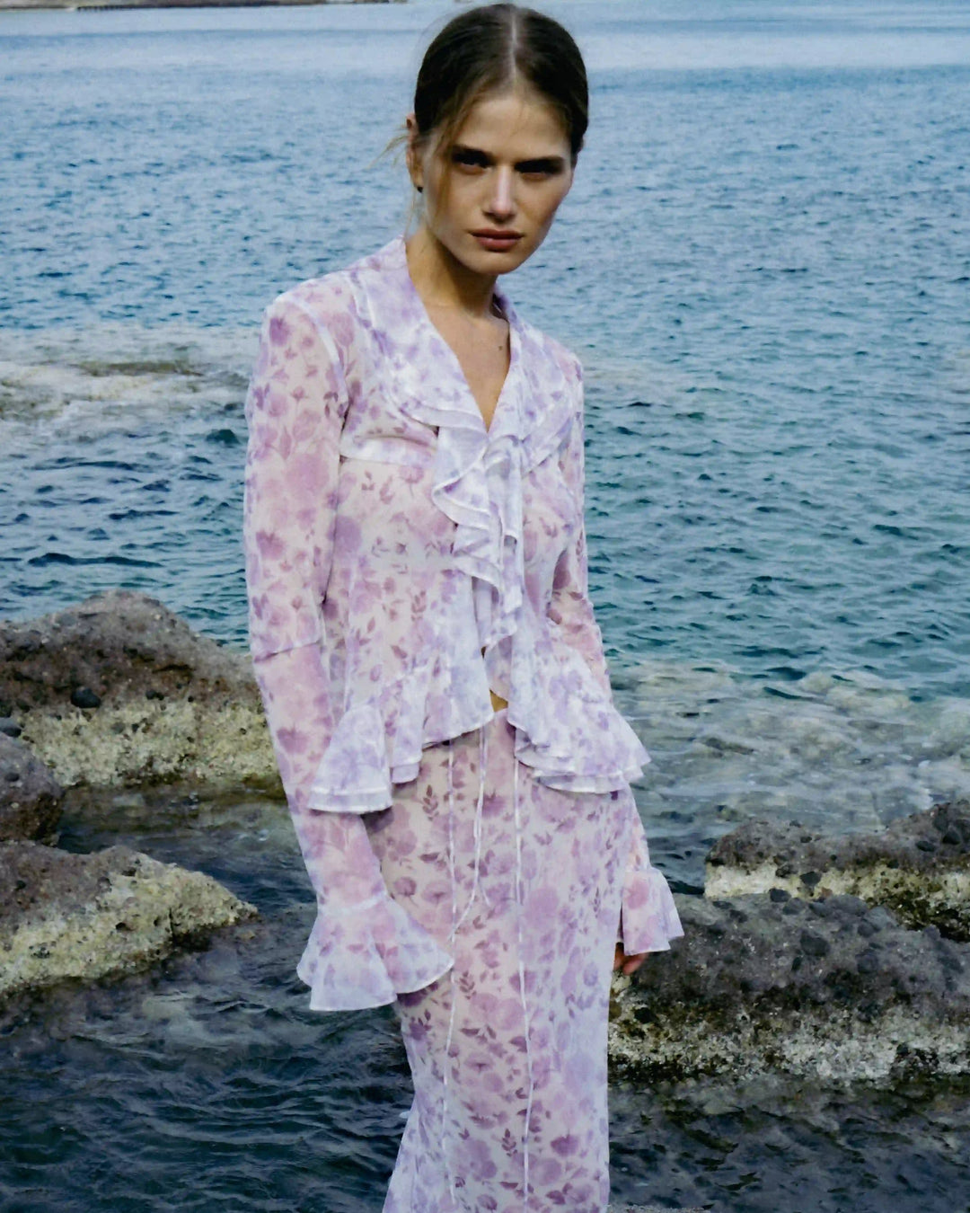 Roxanna mesh, beach blouse with sleeves and ruffles made of ivory mesh with medium lilac flowers